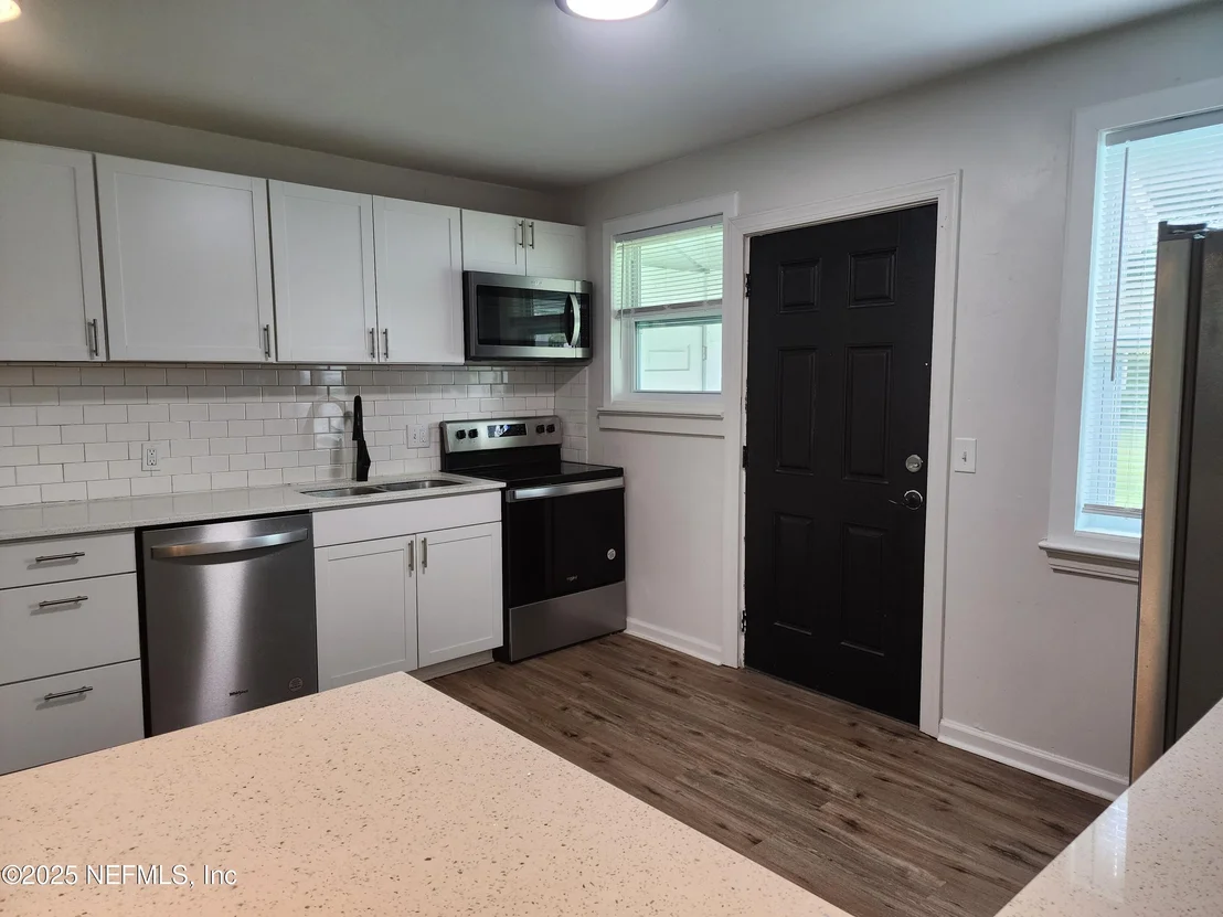 Photo of 946 HURON Street