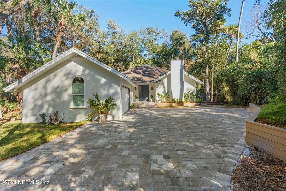 Photo of 1895 LIVE OAK Lane