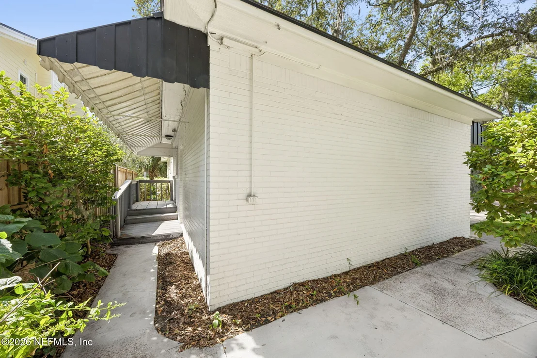 Photo of 1655 CHALLEN Avenue