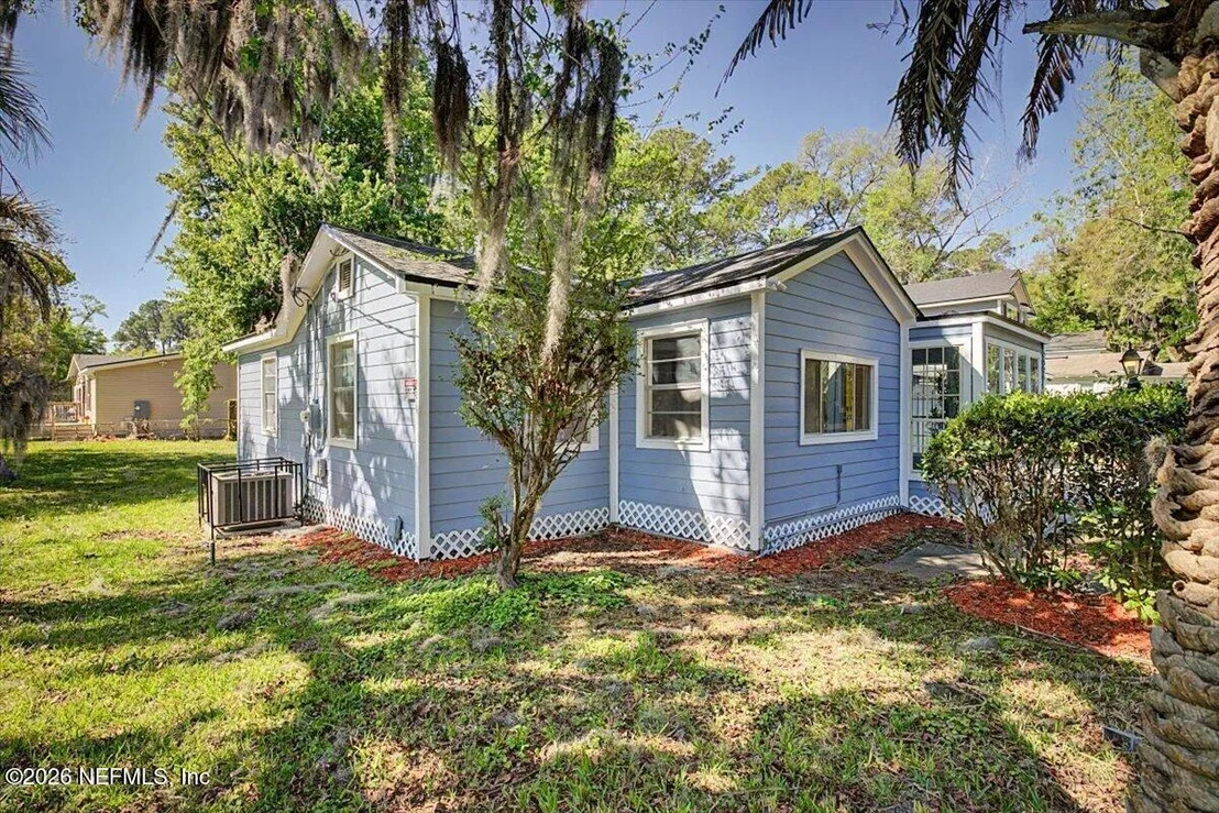 Photo of 2520 LARSEN Road