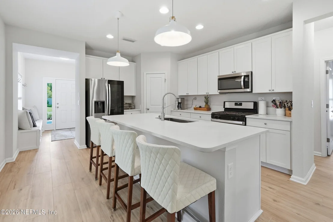 Photo of 490 WINDERMERE Way