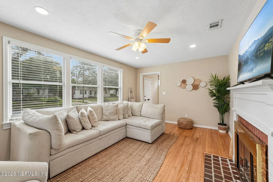 Photo of 1632 CHARON Road