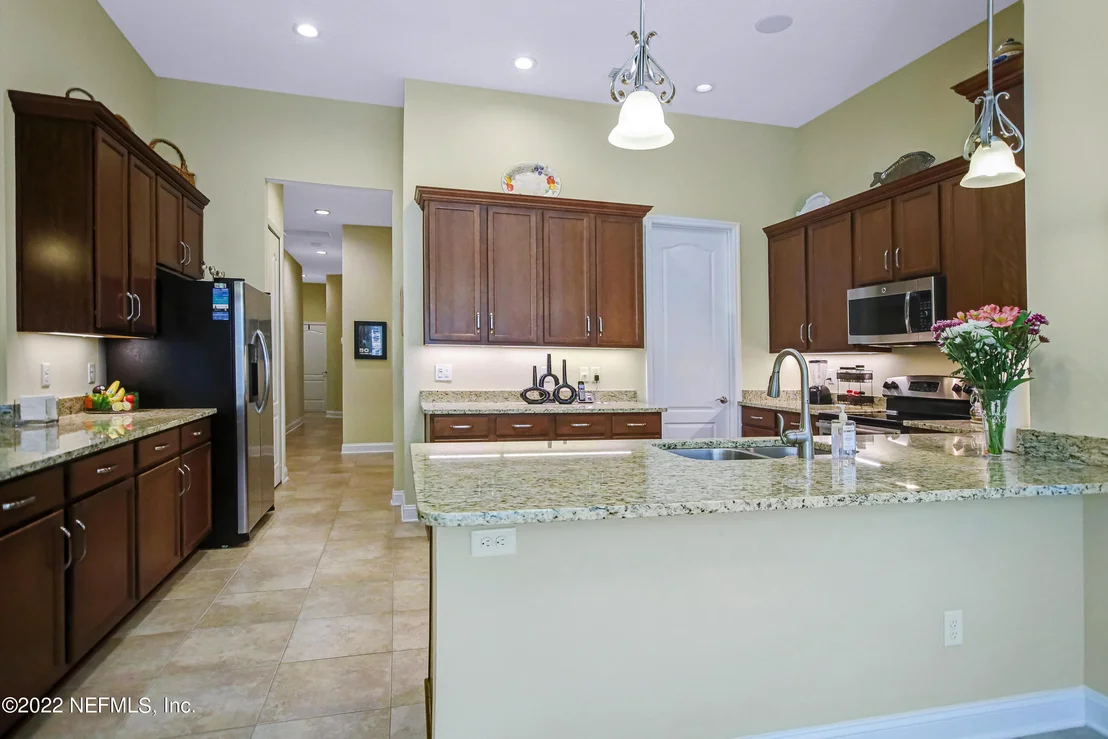 Photo of 1616 SUGAR LOAF Lane