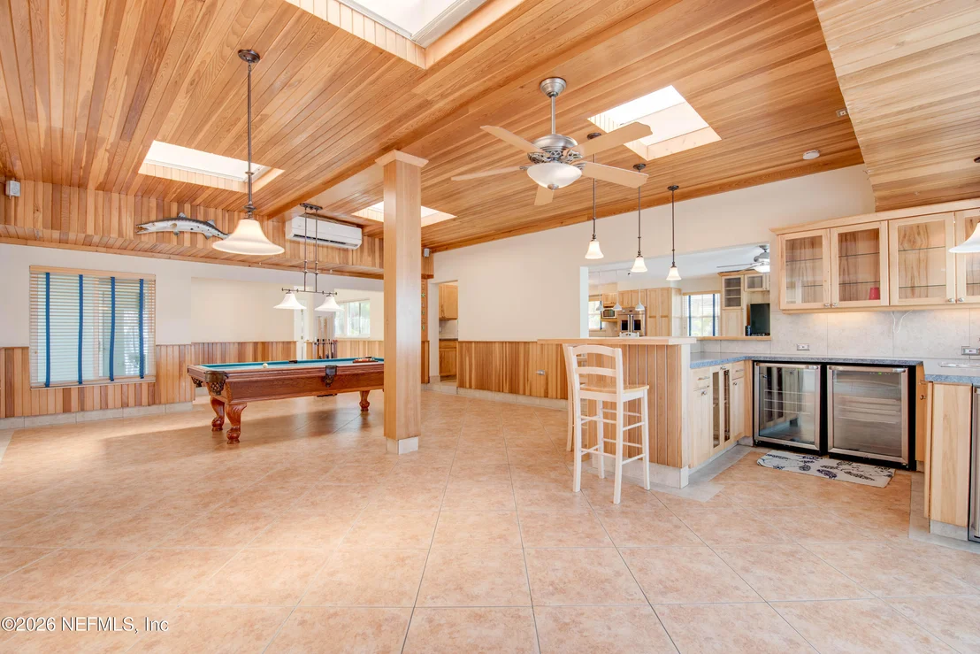 Photo of 1136 W SHORE Drive