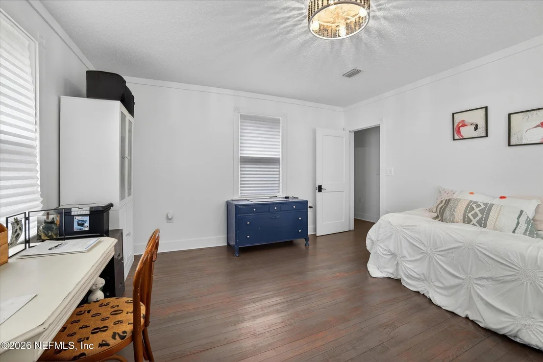 Photo of 28180 LAKE HAMPTON Road