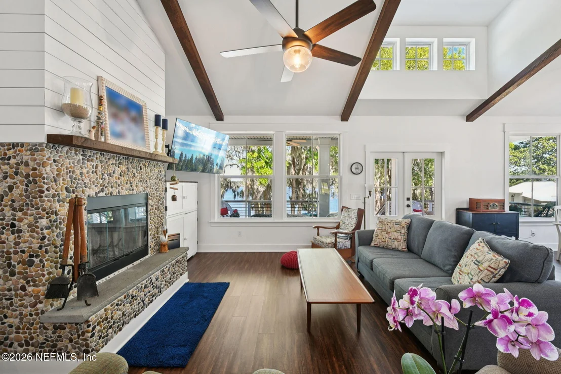 Photo of Unit 17 at 5577 HECKSCHER Drive
