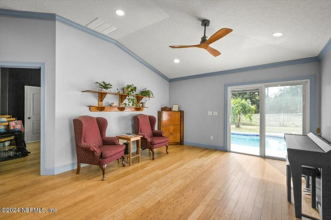 Photo of 389 W TROPICAL Trace
