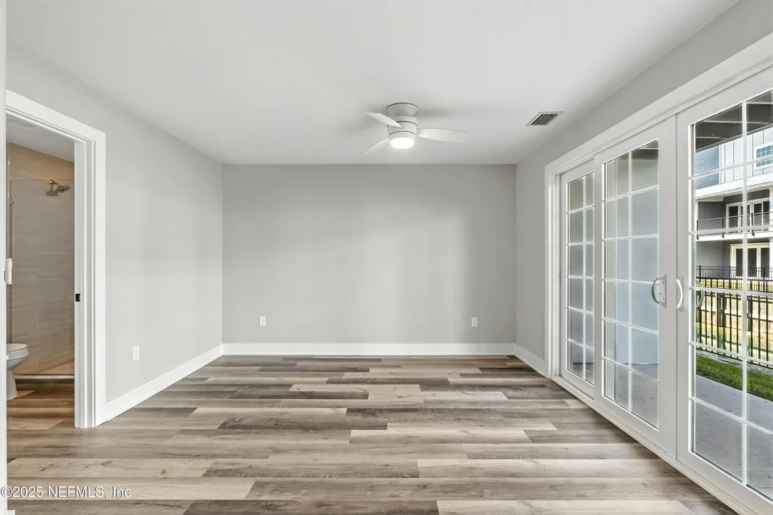 Photo of 15 COMARES Avenue