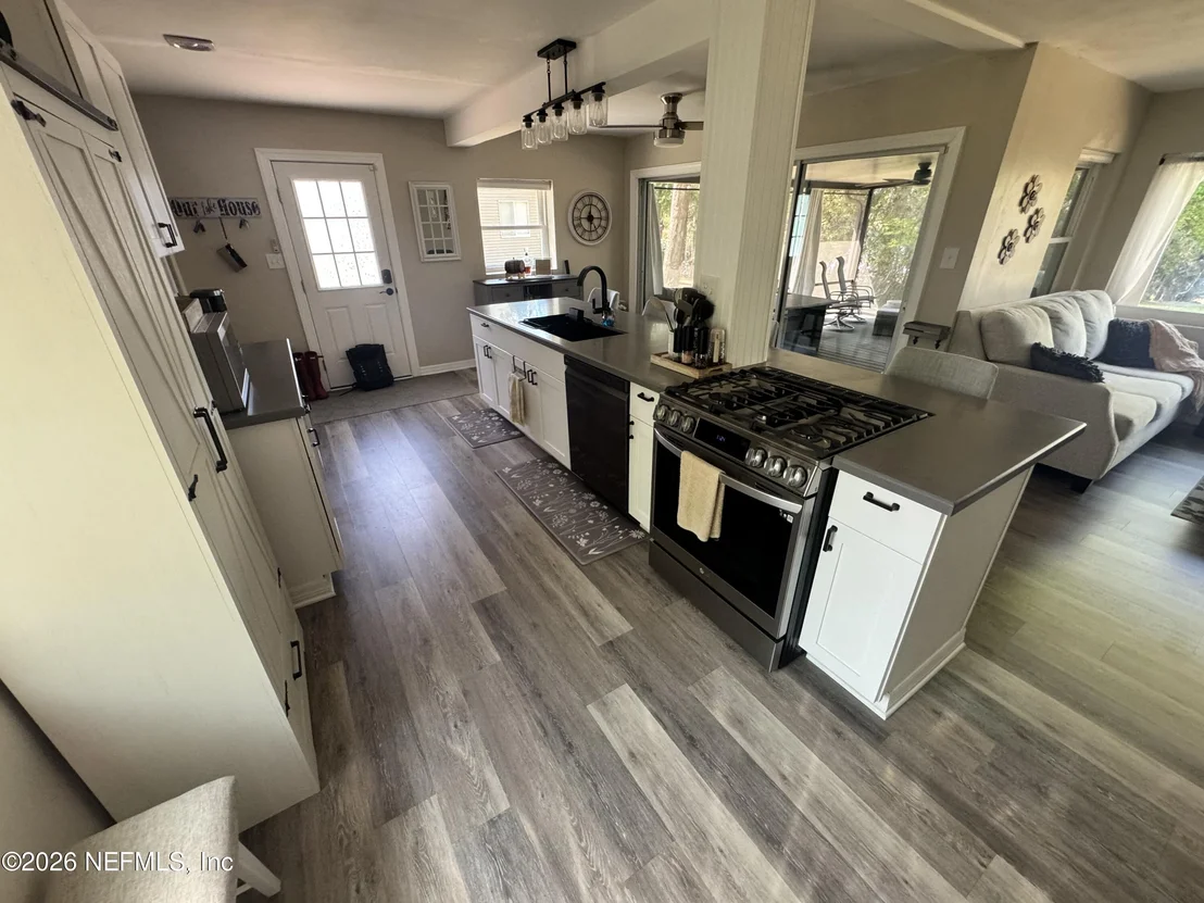 Photo of 113 STOCK Avenue