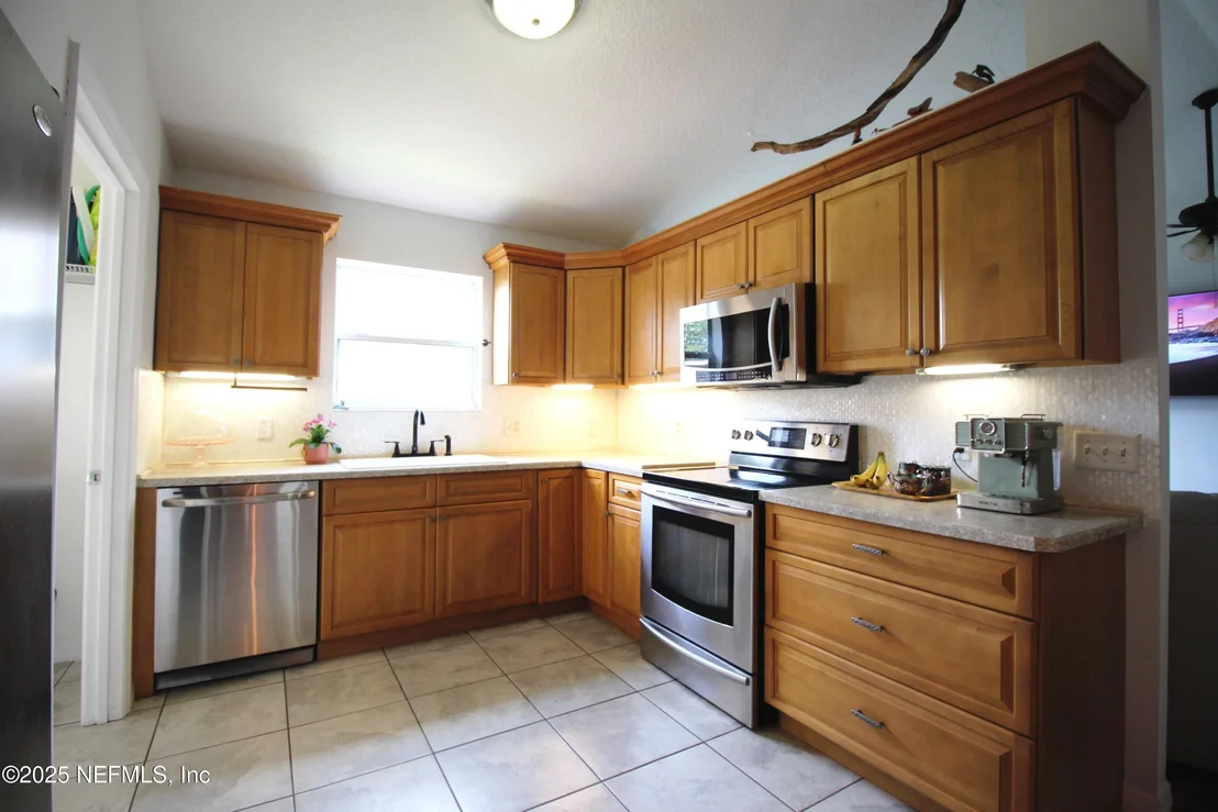 Photo of 1140 N ST JOHNS Street