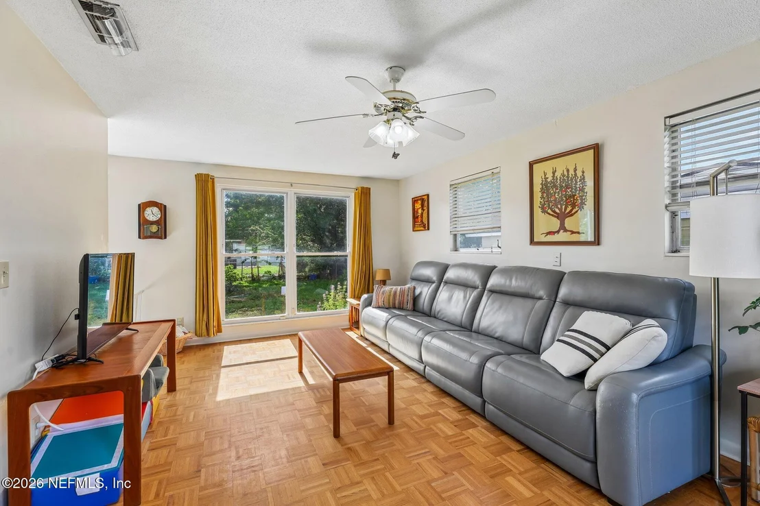 Photo of 1189 CROWN Drive