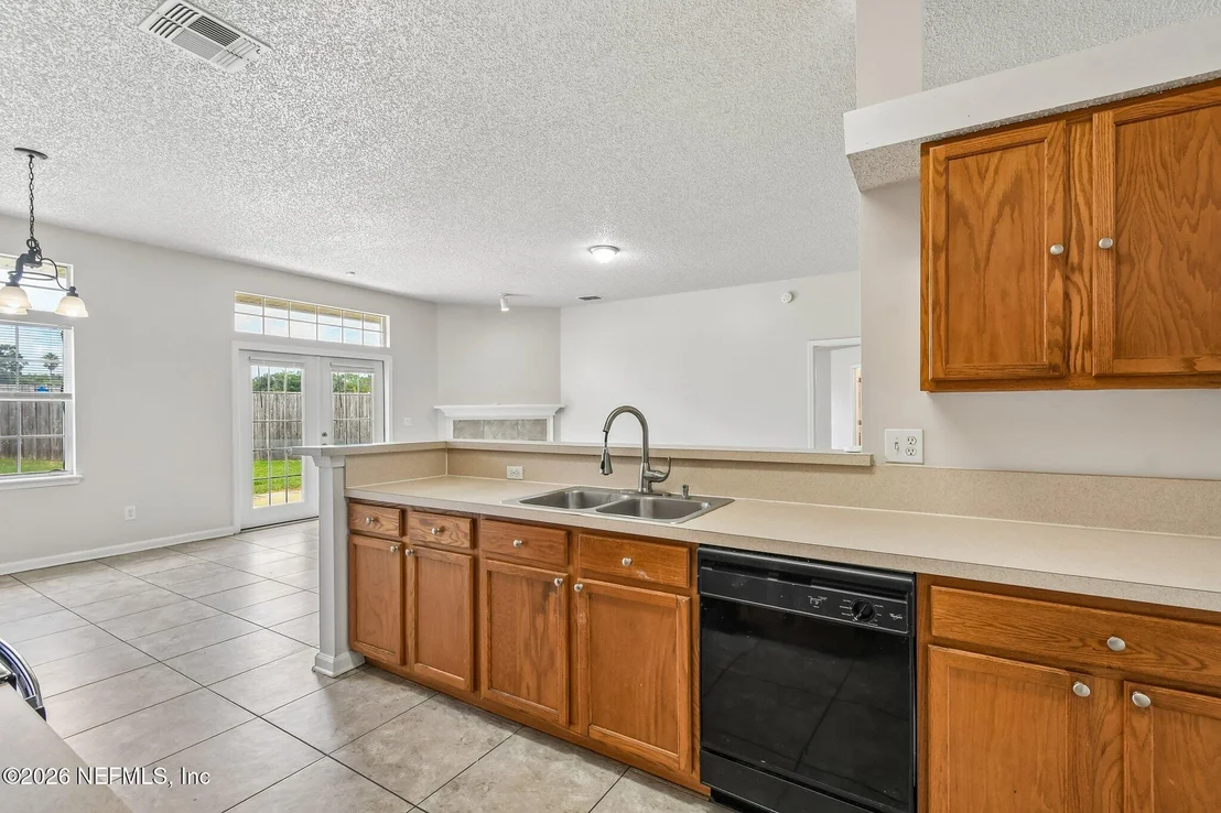 Photo of 476 HILLSIDE Drive