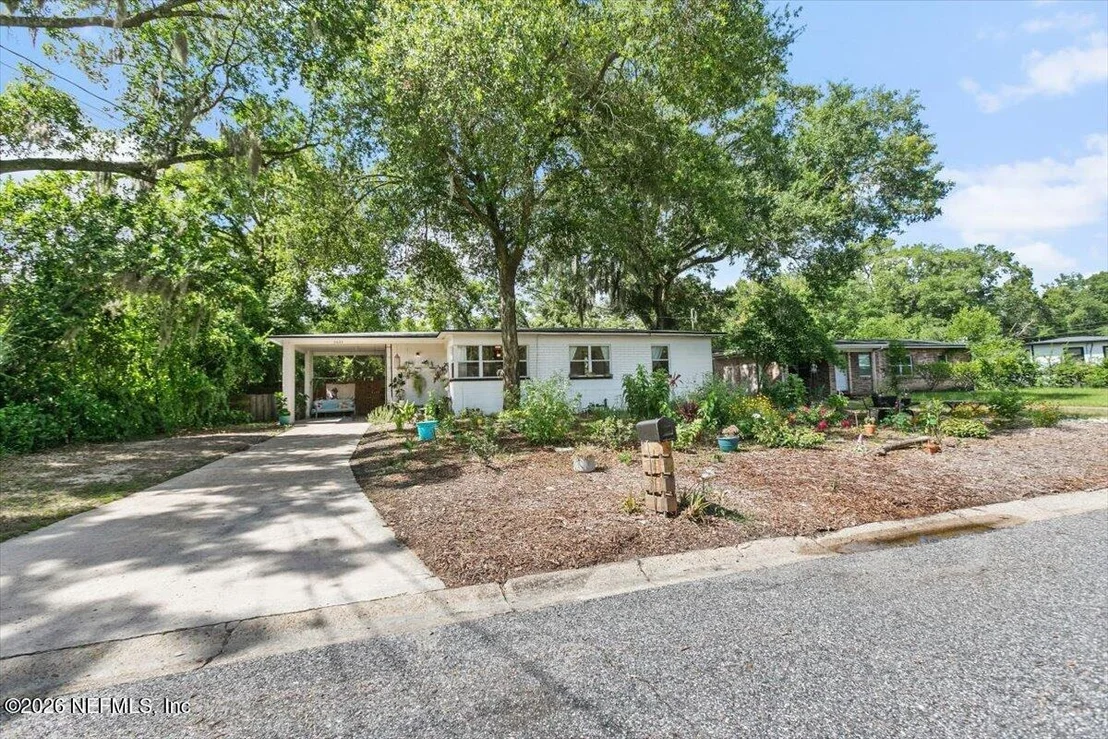 Photo of 3633 RENDALE Drive N