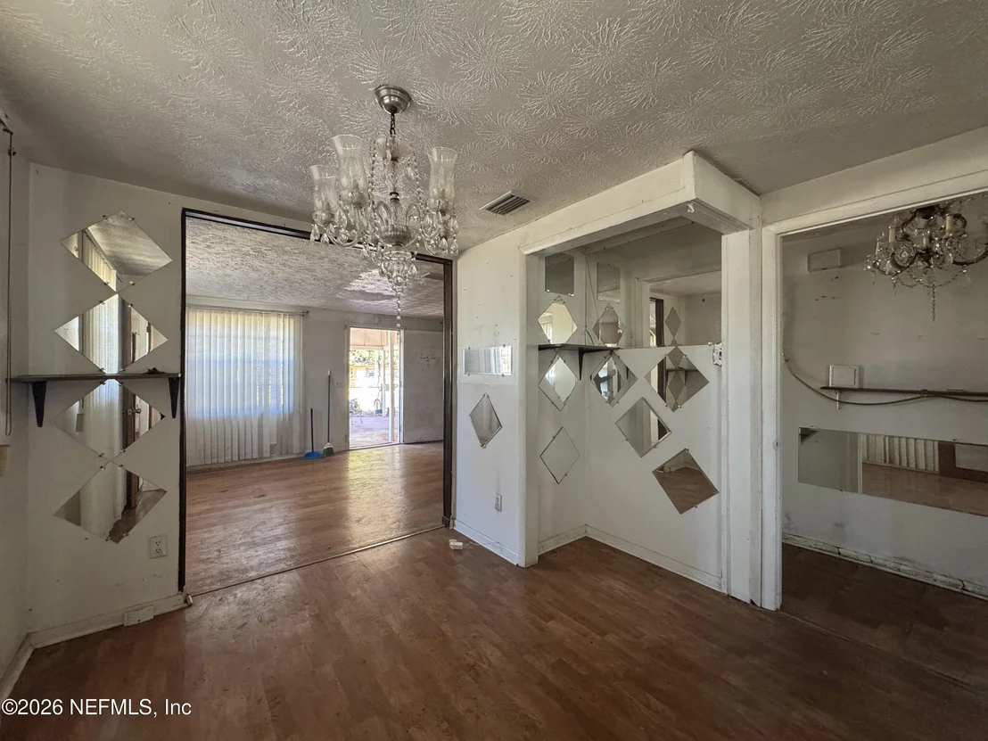Photo of 2560 ROBERT Street