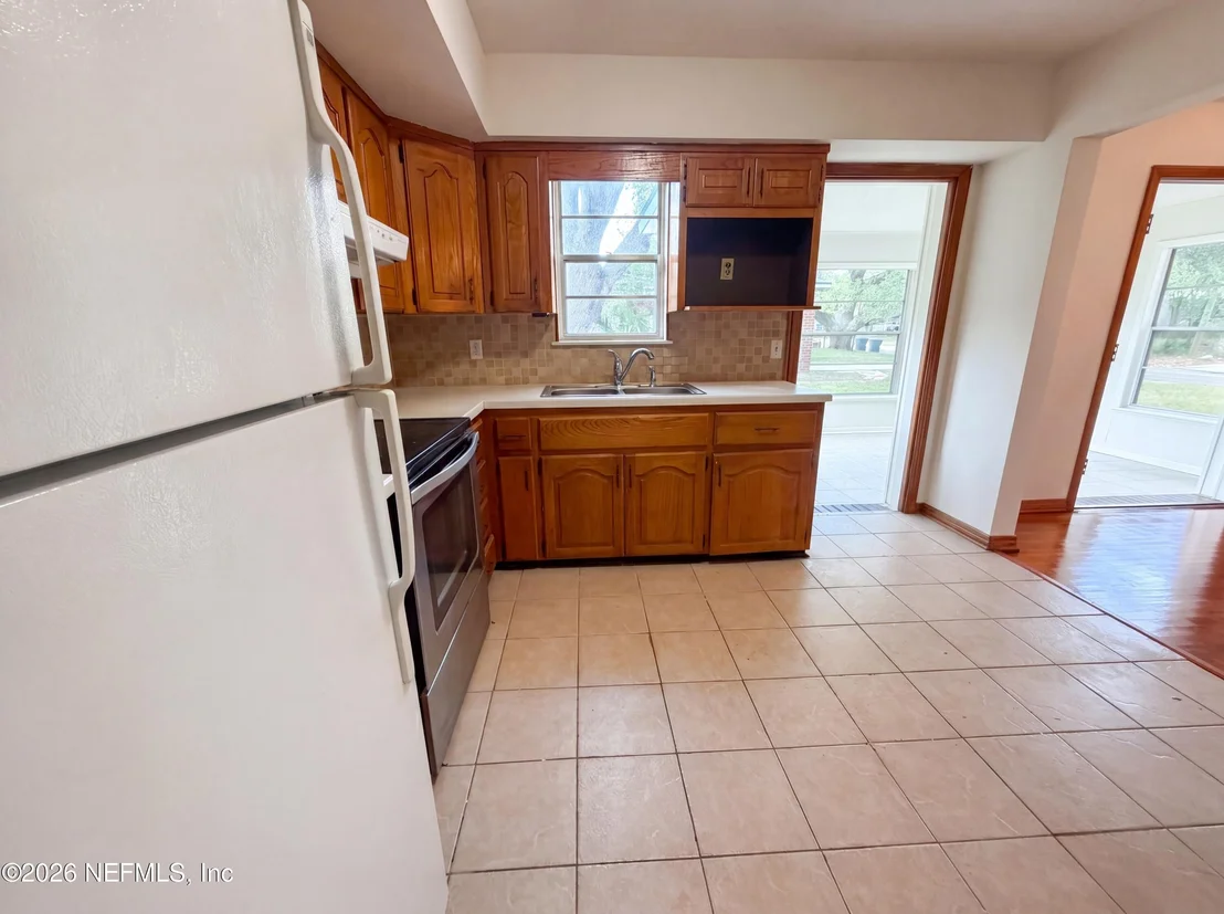Photo of 7073 COTILLION Road N