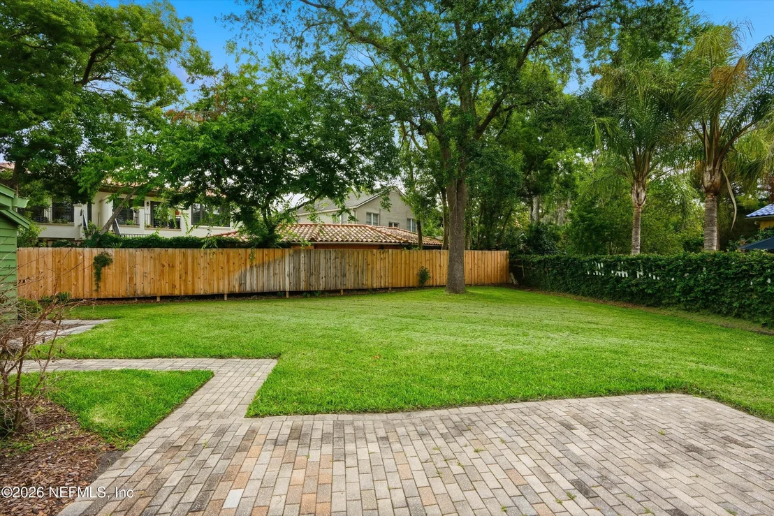Photo of 1841 RIVER Road