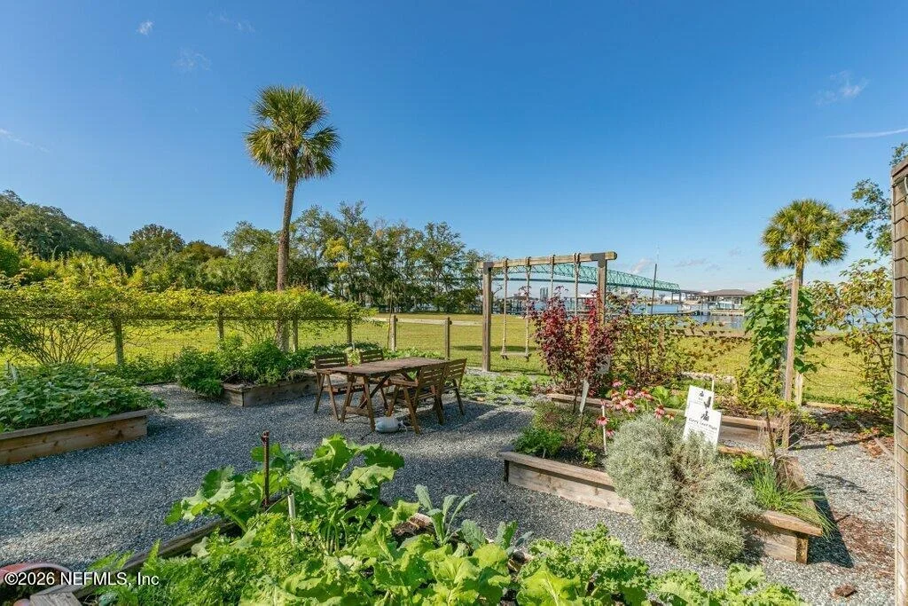 Photo of 4626 RIVER POINT Road W