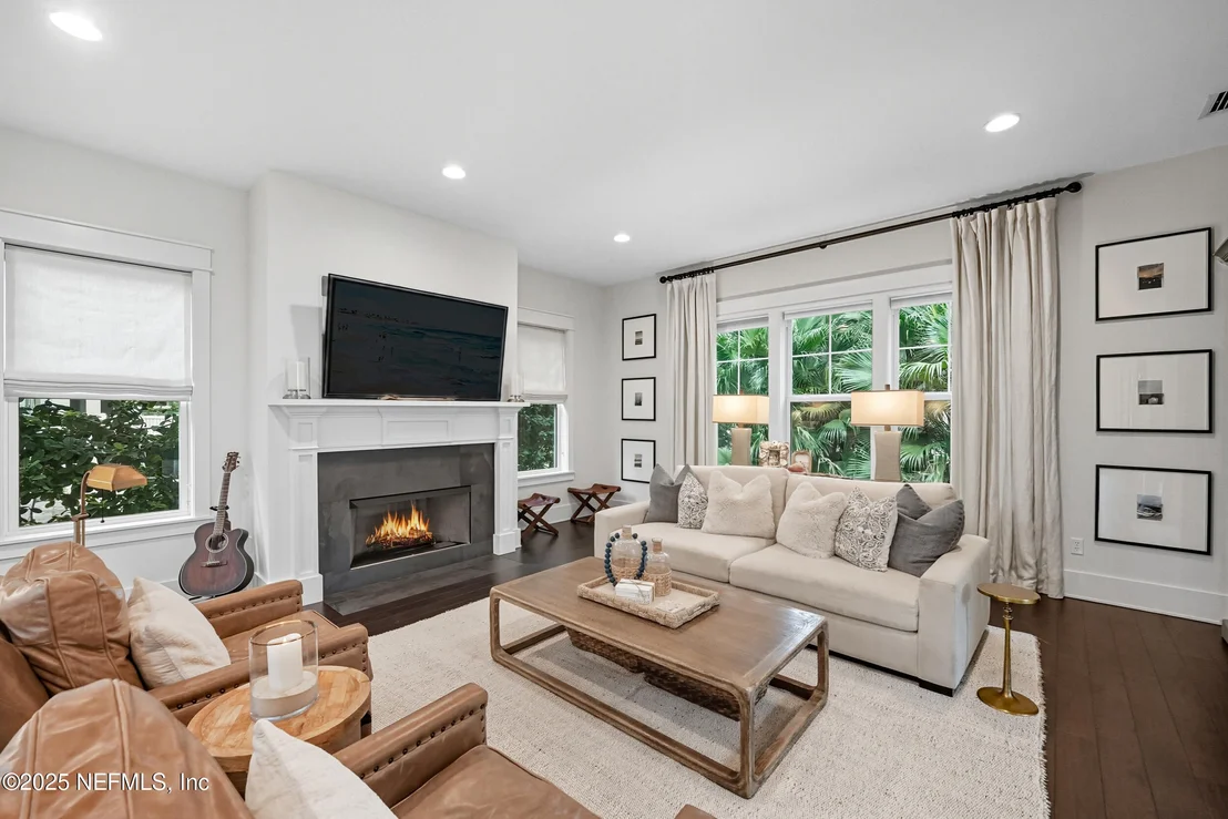 Photo of 951 PARADISE Circle