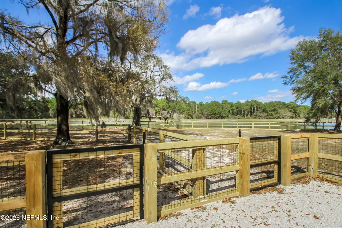 Photo of 141 LINSBURY Court