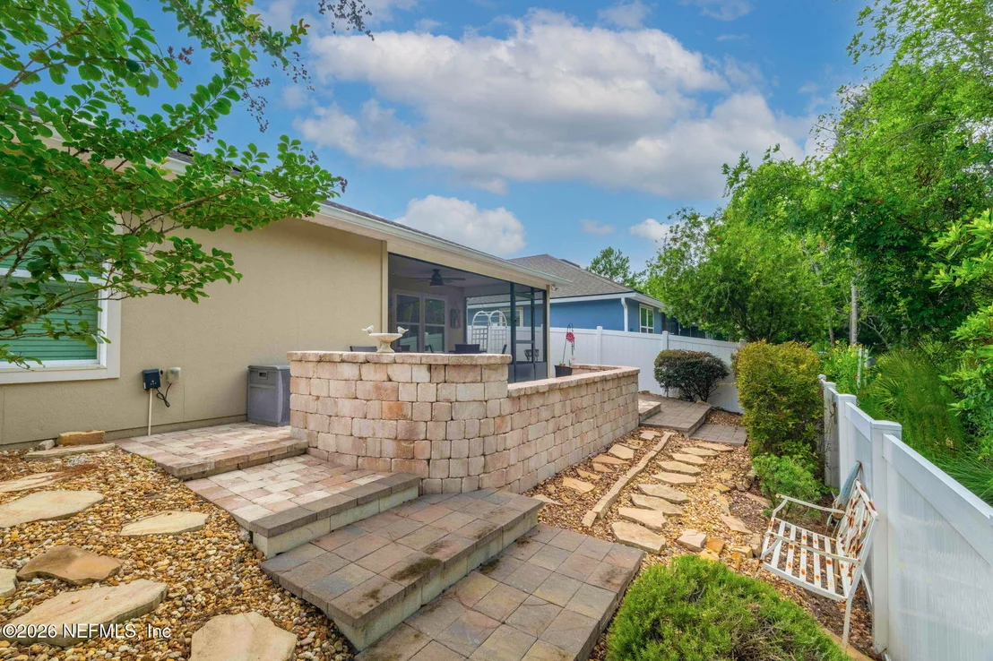 Photo of 332 PALACE Drive