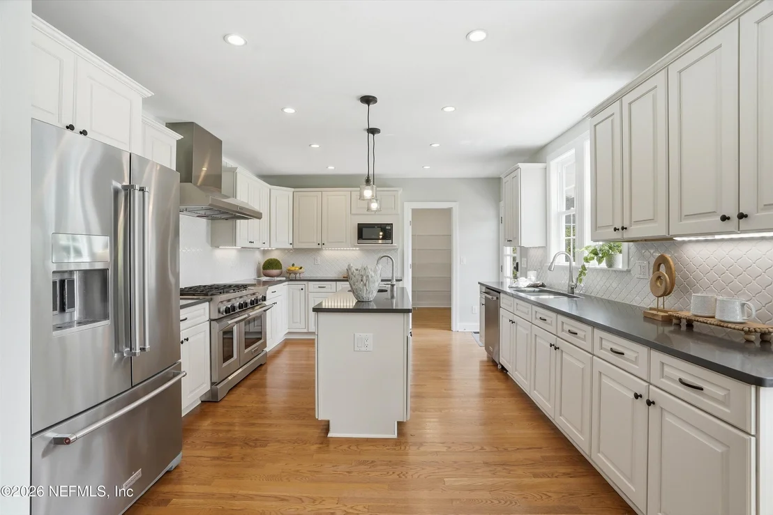 Photo of 1052 HOLLY Lane