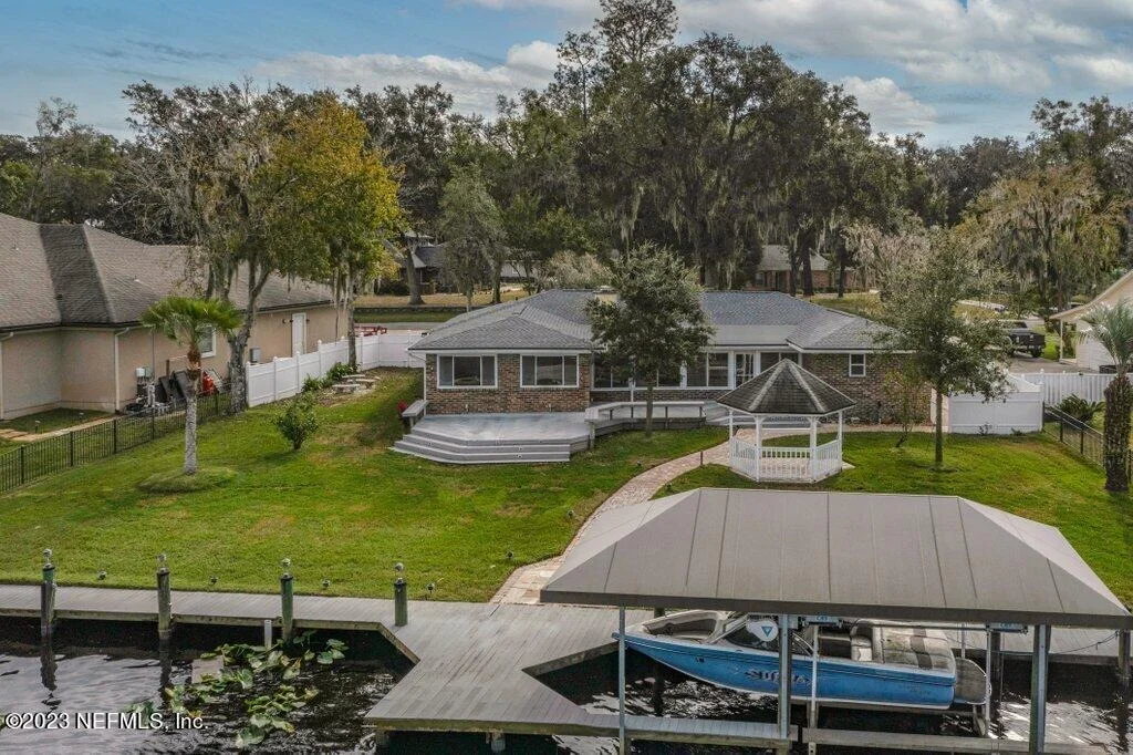 Photo of 241 OAK Drive S