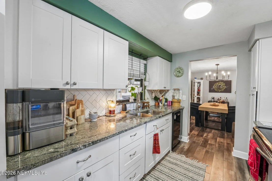 Photo of 472 SIGSBEE Road