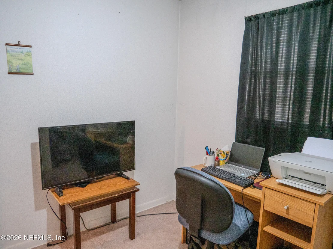 Photo of 8513 OAK LEAF Road