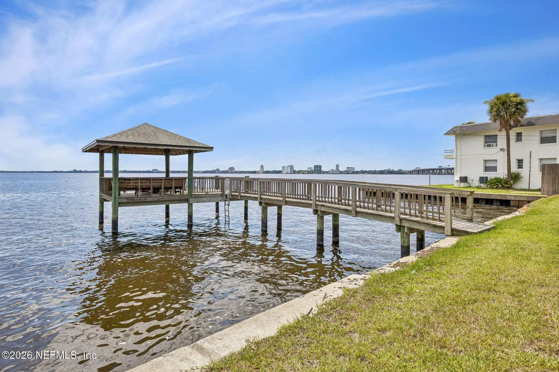 Photo of 1676 RIVER Road