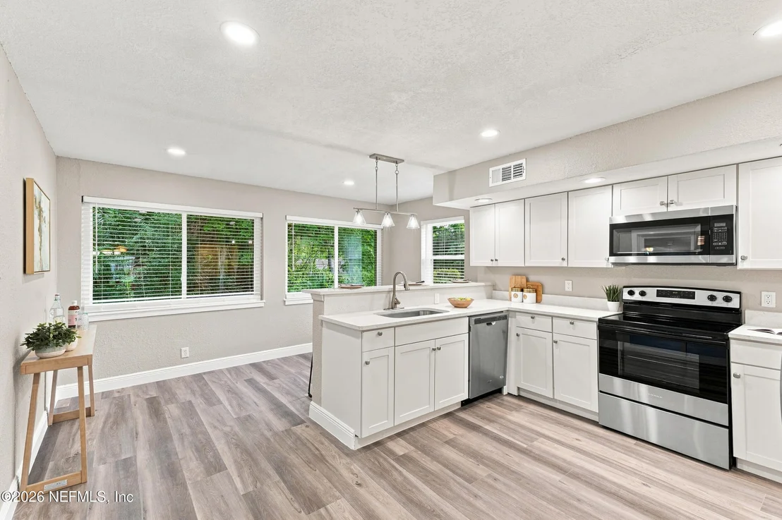Photo of 517 NIGHTINGALE Road