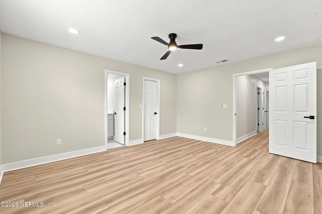 Photo of 5331 N NORTH RIVER Road