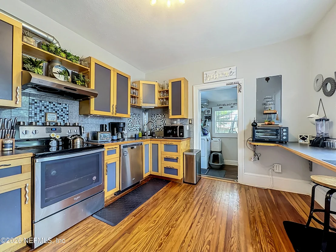 Photo of 7022 ALPINE Street