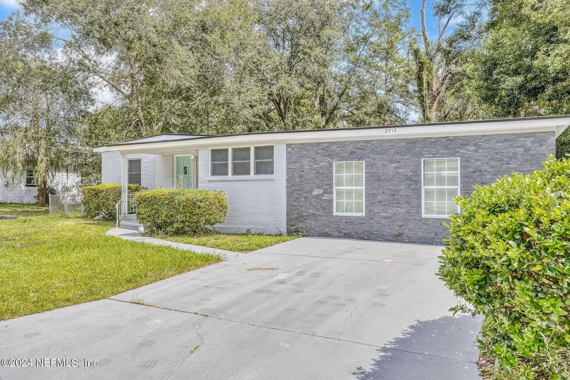 Photo of 2916 LIPPIA Road