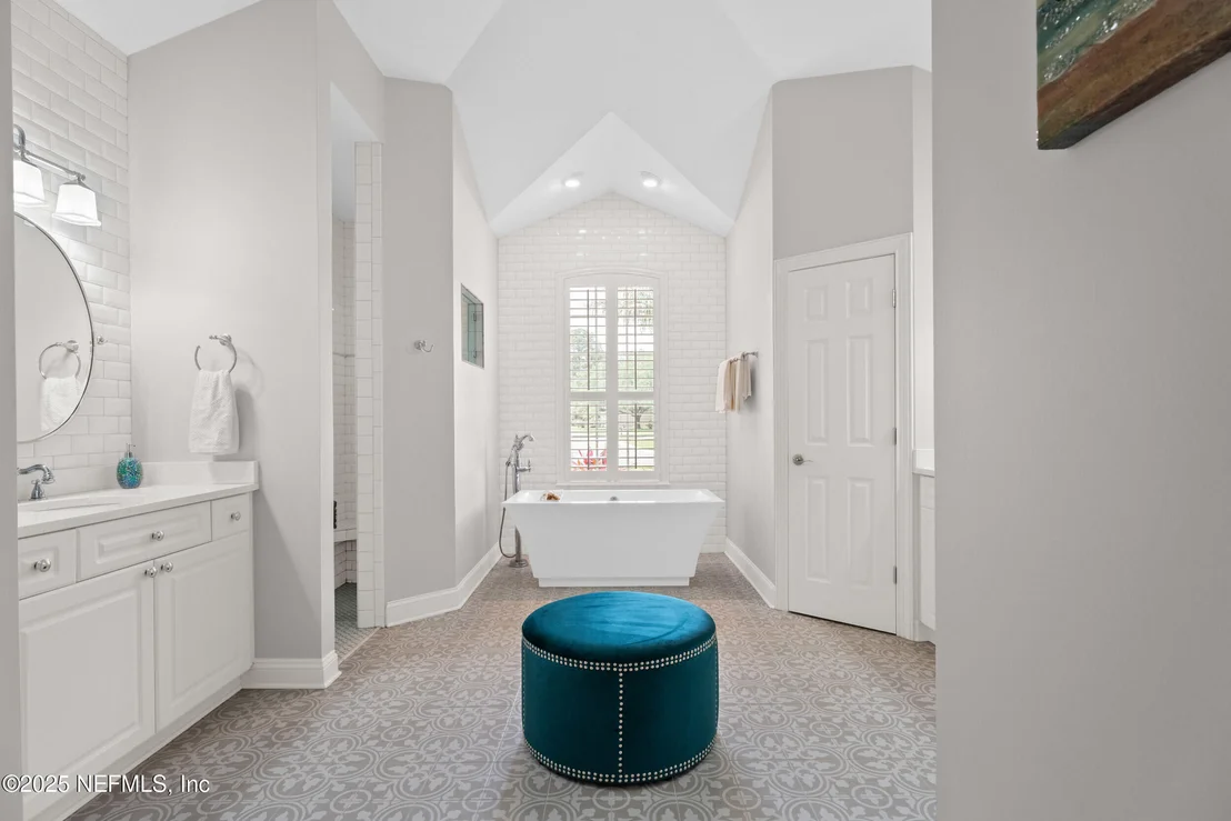 Photo of 389 SUMMERSET Drive