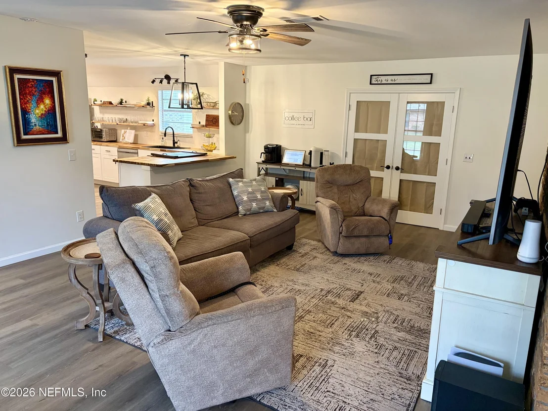 Photo of 685 BOWIE Boulevard