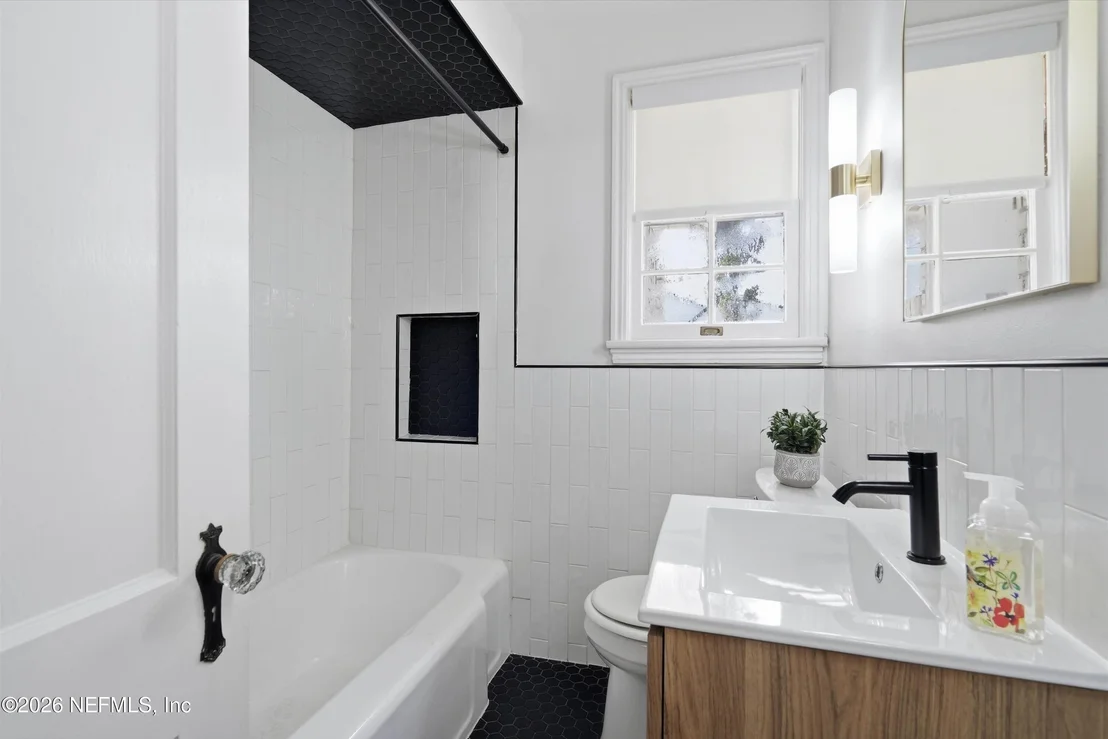 Photo of 1642 PERSHING Road