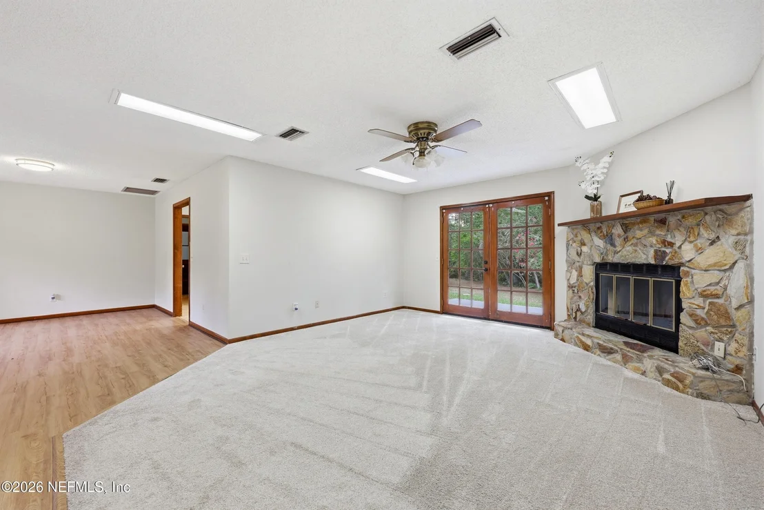 Photo of 1733 HEREFORD Road