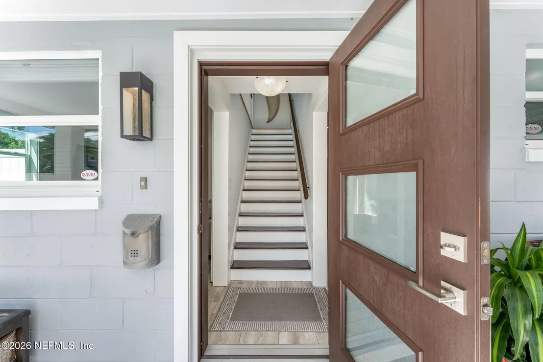 Photo of 1242 BEACH Avenue