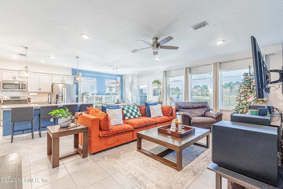 Photo of Unit 6 at 12056 BRIDGEHAMPTON Road