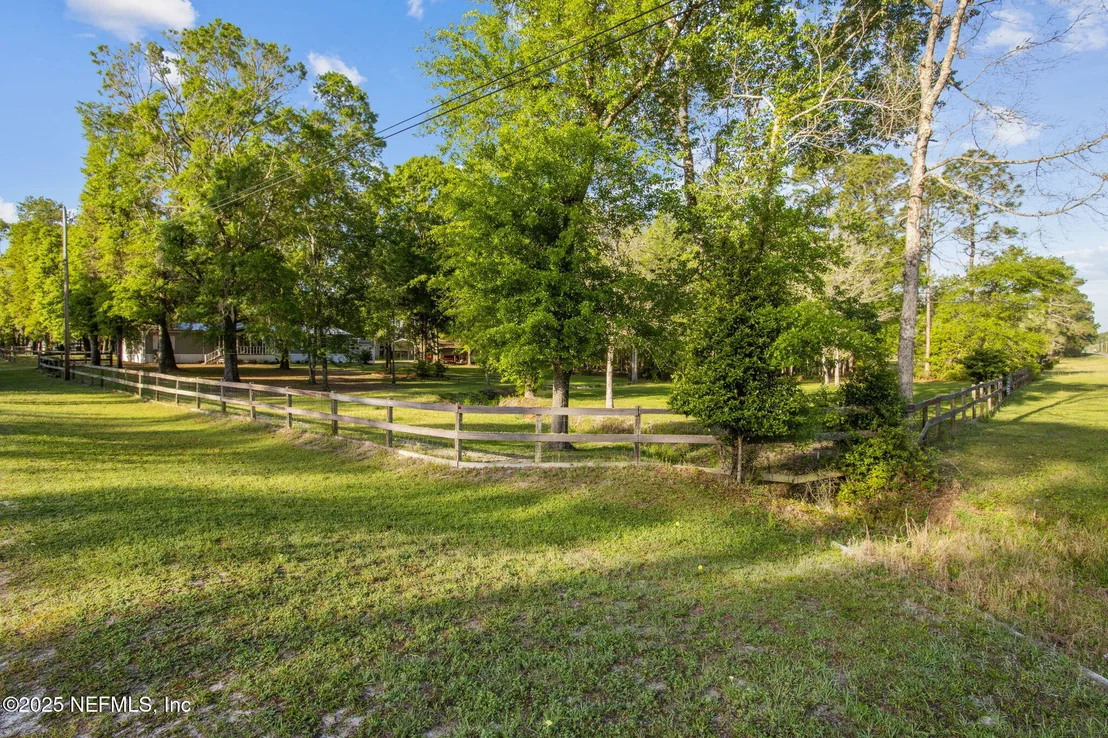 Photo of 812 JONATHAN Road