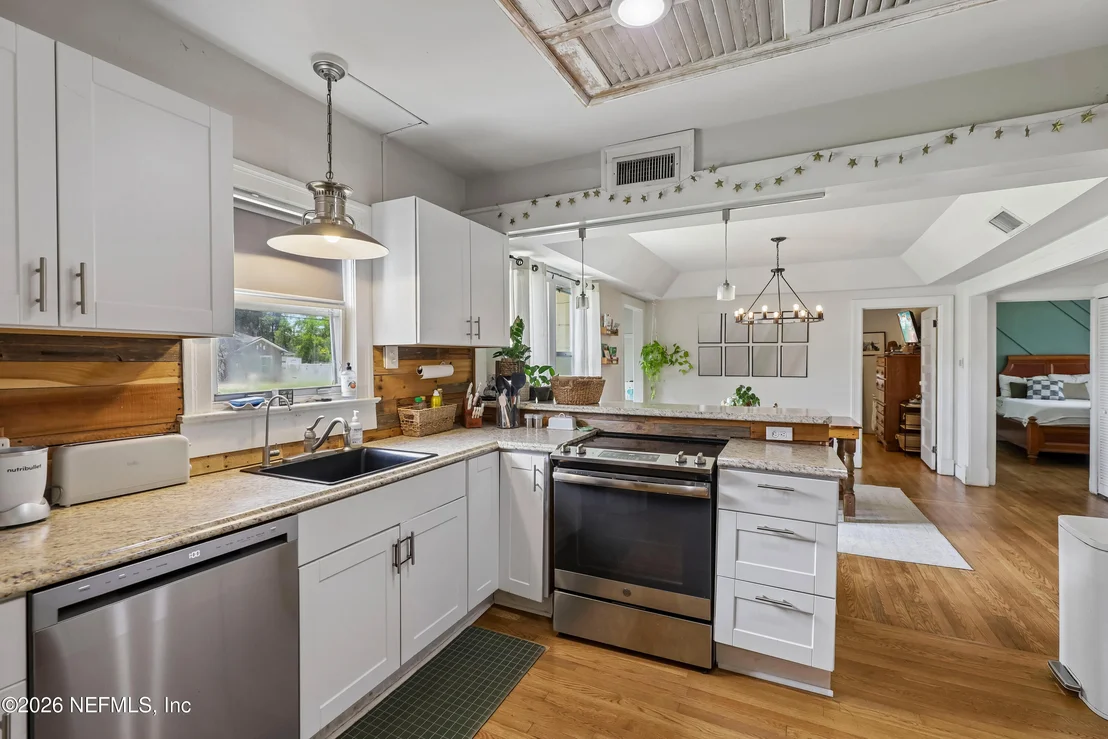 Photo of 2252 MILLS Road