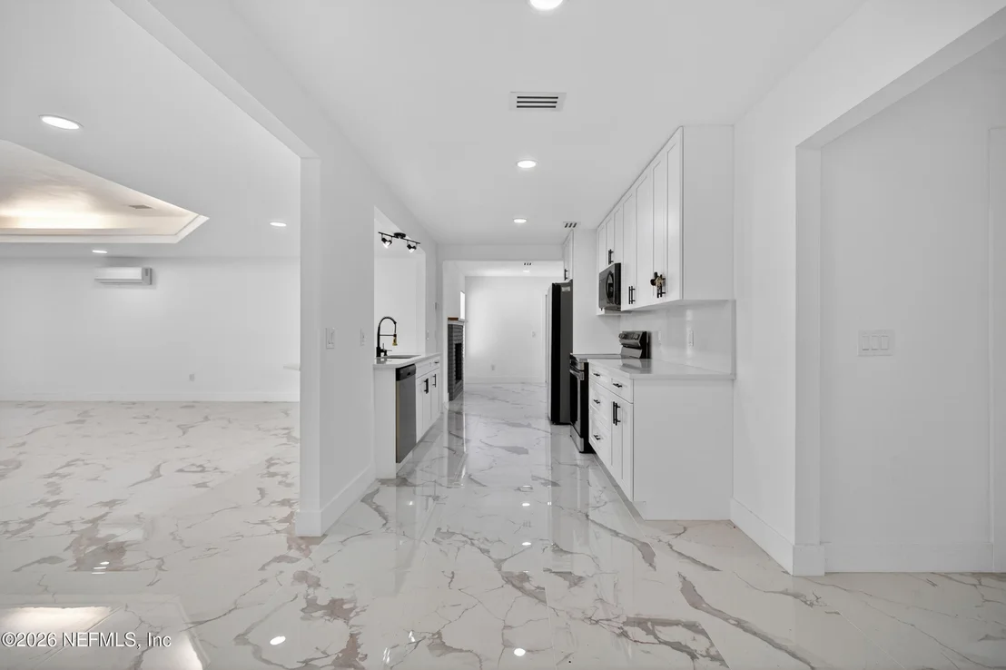 Photo of 1407 GRANDVIEW Drive