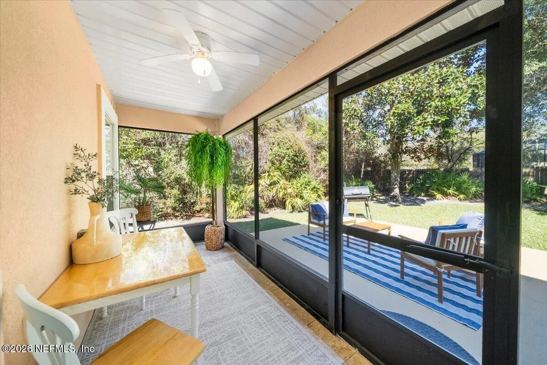 Photo of 176 OAK COMMON Avenue