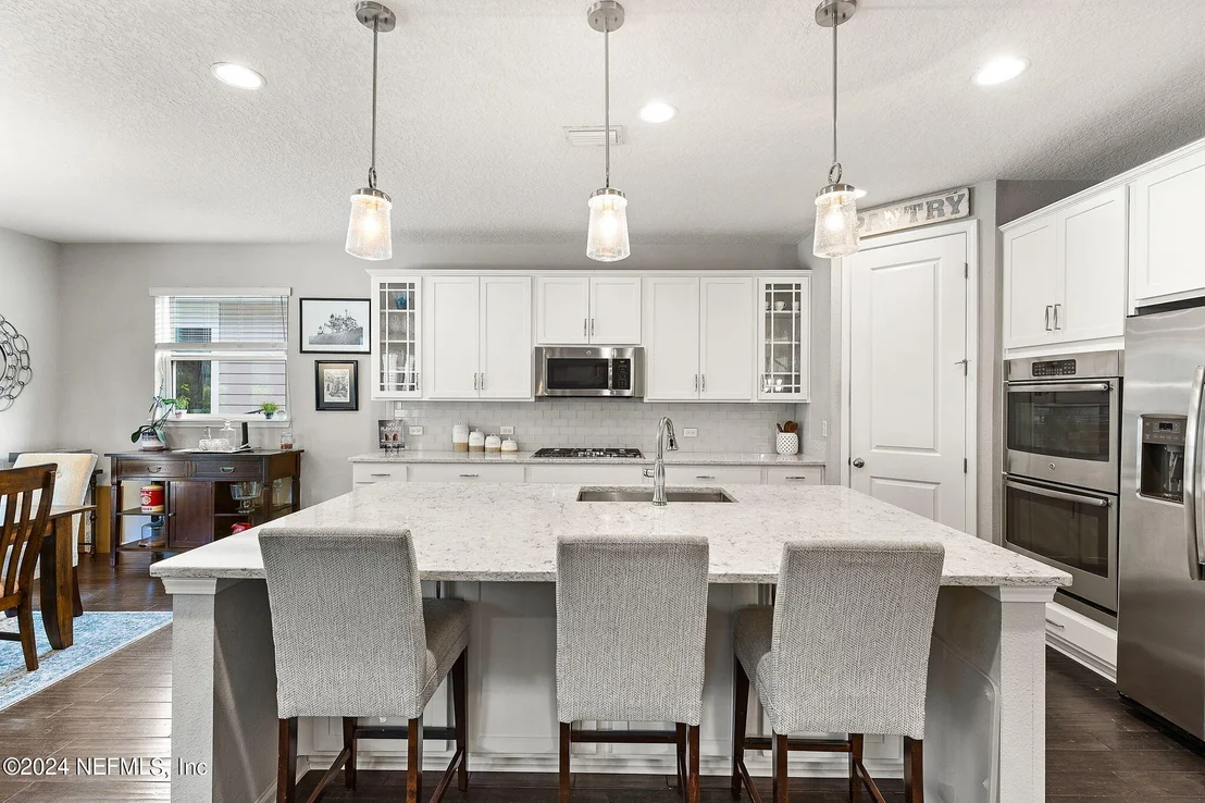 Photo of 387 PALISADE Drive