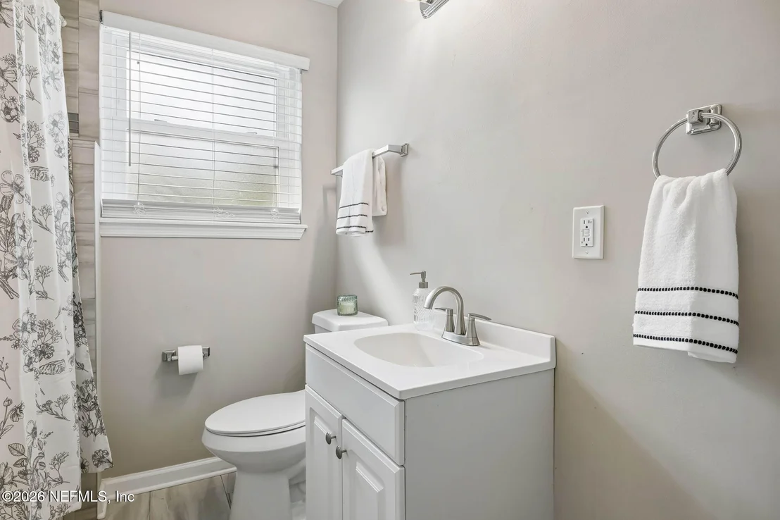 Photo of 4844 ALGONQUIN Avenue