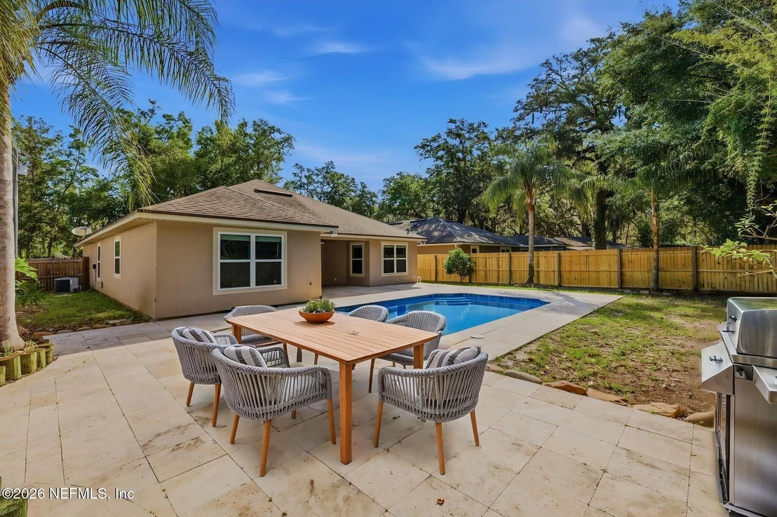 Photo of 880 CLAY Street