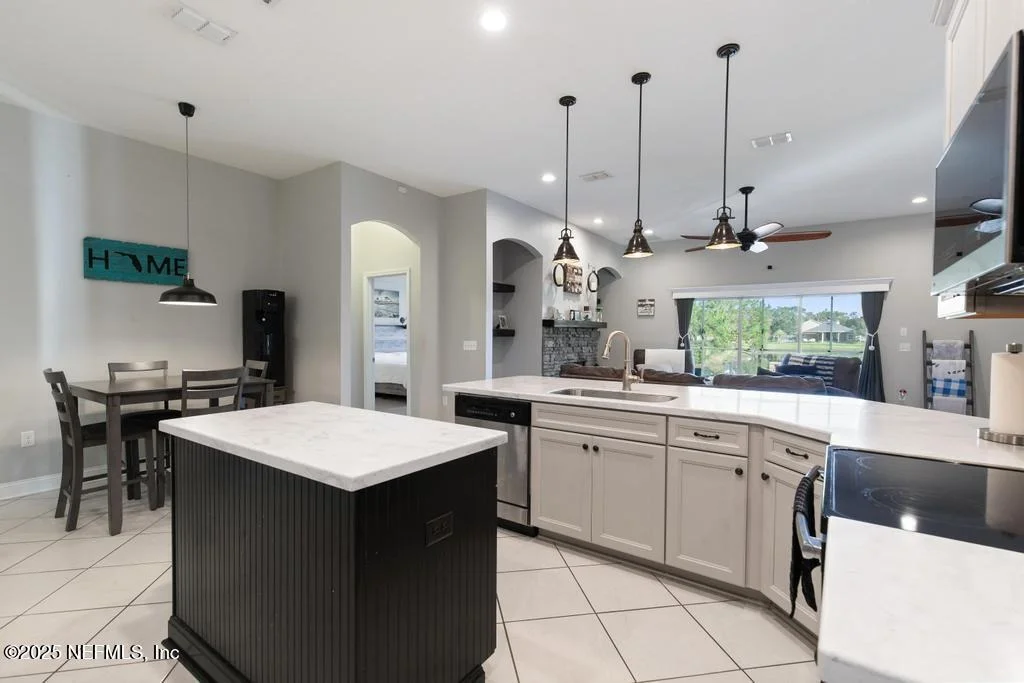 Photo of 10944 LOTHMORE Road