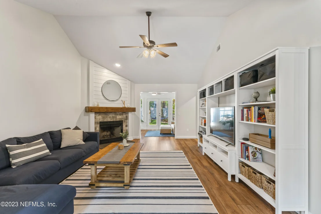 Photo of 1100 LINKSIDE Drive