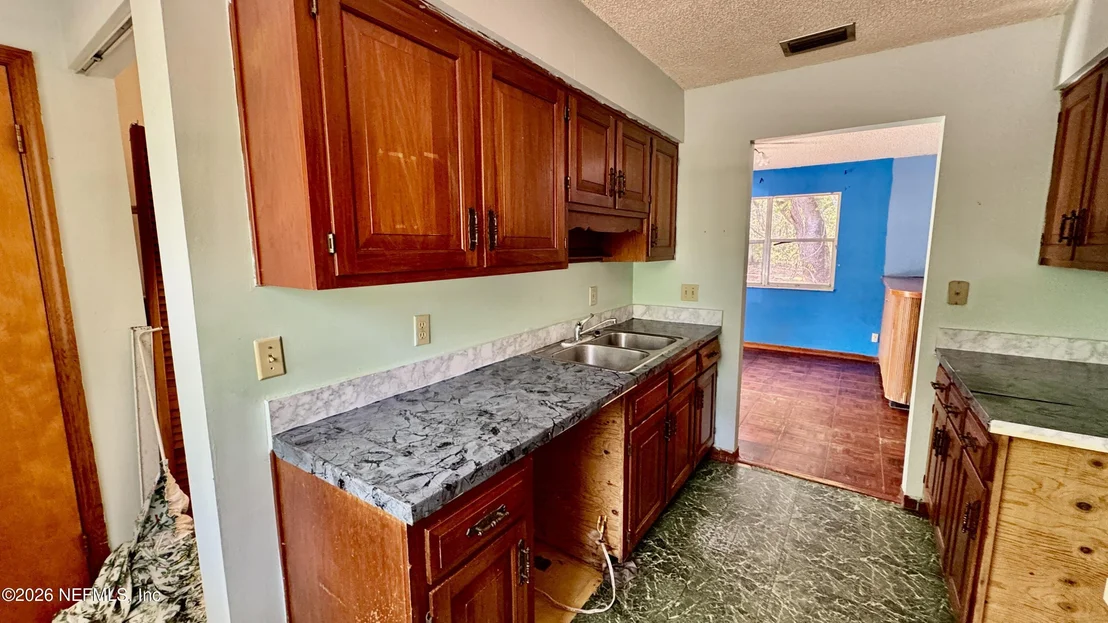 Photo of 116 JAMES Avenue