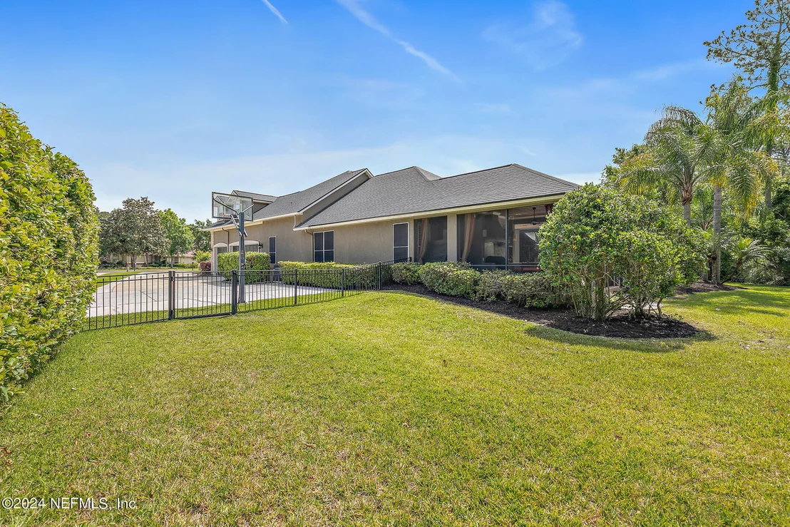Photo of 329 SUMMERSET Drive